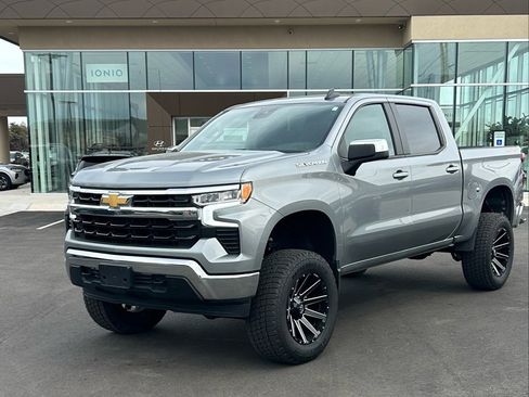 Used 2025 Chevrolet Silverado 1500 LT image 1