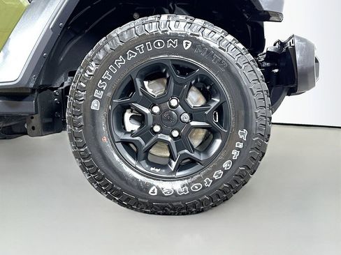 Used 2023 Jeep Wrangler Unlimited w/ Sun & Screen Package AWD/4WD image 49