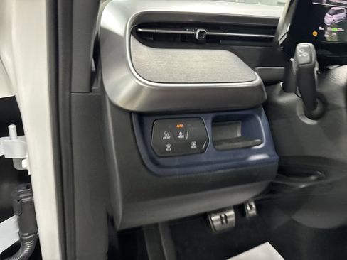 New 2025 Volkswagen ID. Buzz Pro S image 17