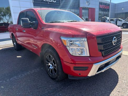 Used 2021 Nissan Titan SV w/ SV Convenience Package RWD image 3