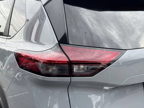 Certified 2026 Nissan Rogue SV AWD/4WD image 11