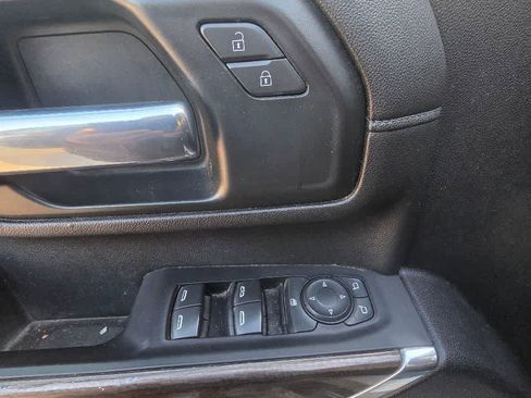Used 2021 Chevrolet Silverado 2500 LT w/ Convenience Package RWD image 4