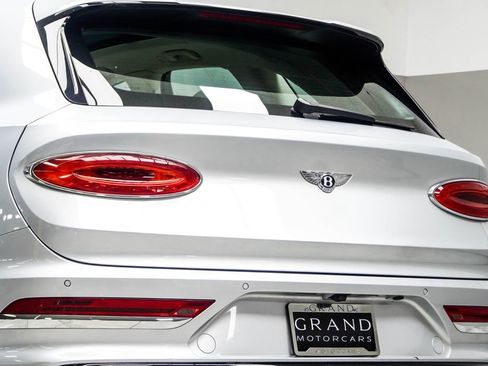Used 2021 Bentley Bentayga image 14
