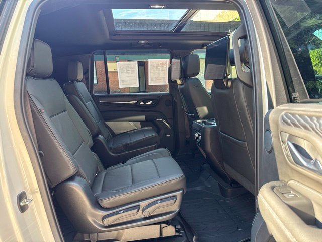 Used 2021 GMC Yukon XL Denali w/ Denali Premium Package AWD/4WD image 27
