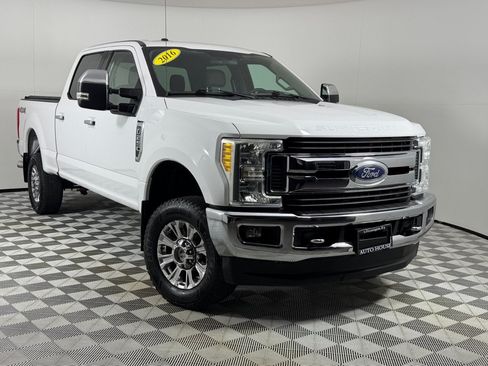 Used 2017 Ford F250 XLT w/ XLT Premium Package AWD/4WD image 2