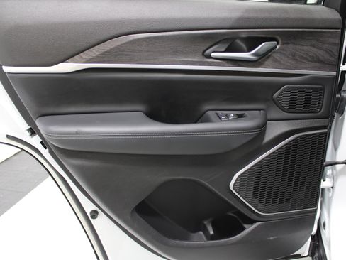 Used 2022 Jeep Grand Cherokee Limited 4xe AWD/4WD image 15