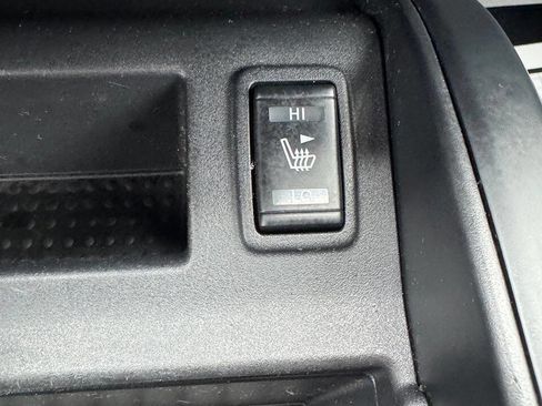 Used 2018 Nissan Titan SV w/ SV Convenience Package AWD/4WD image 21