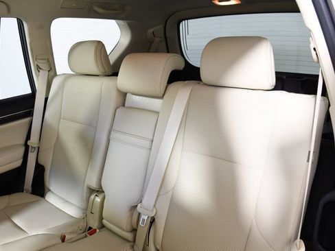 Used 2021 Lexus GX 460 Premium w/ Premium Package image 28