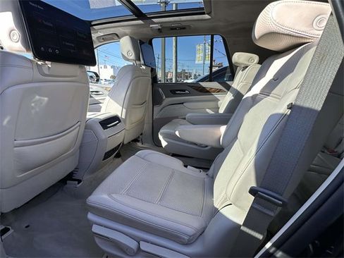Used 2022 Cadillac Escalade Sport Platinum image 11