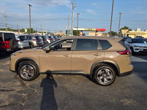 Used 2025 Nissan Rogue SV FWD image 4