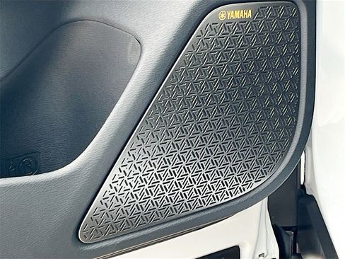 New 2025 Mitsubishi Outlander SE image 19