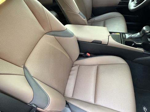 Certified 2023 Lexus ES 250 w/ Premium Package AWD/4WD image 38