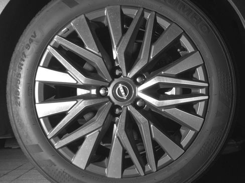 Used 2025 Nissan Altima 2.5 SV FWD image 13