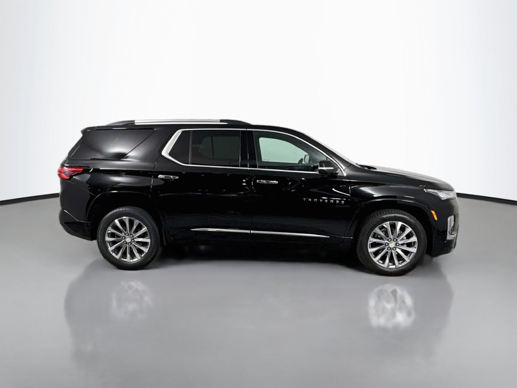 Used 2022 Chevrolet Traverse Premier w/ LPO, Cargo Package FWD image 4