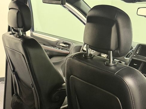 Used 2017 Dodge Grand Caravan GT FWD image 12