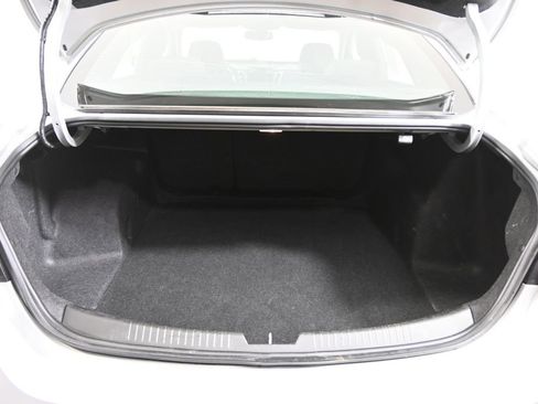 Used 2017 Chevrolet Malibu LT image 16