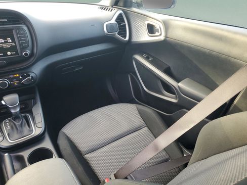 Certified 2025 Kia Soul LX w/ LX Technology Package FWD image 11