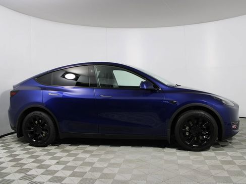 Used 2023 Tesla Model Y Long Range image 38