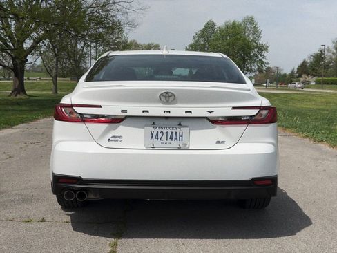 Used 2025 Toyota Camry SE w/ Convenience Package image 39