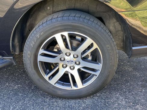 Used 2024 Ford Expedition Limited AWD/4WD image 10