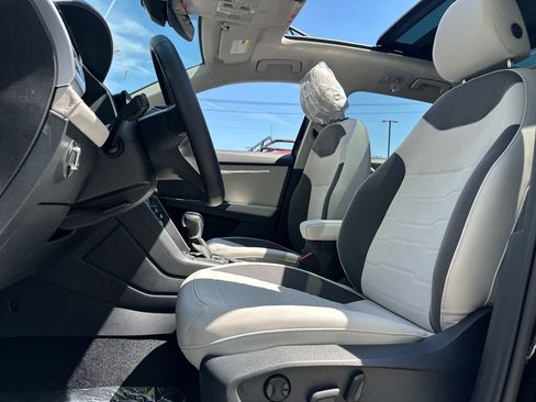 New 2026 Volkswagen Taos SE AWD/4WD image 3