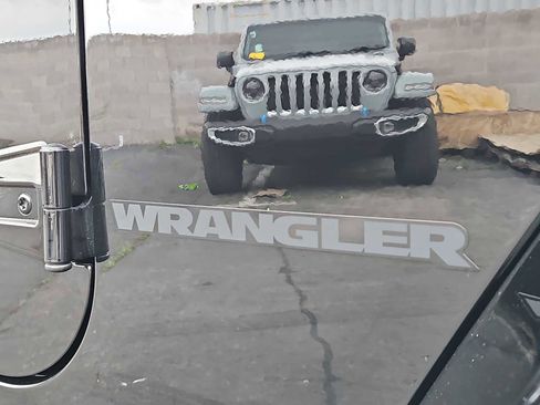 Used 2017 Jeep Wrangler 75th Anniversary image 13