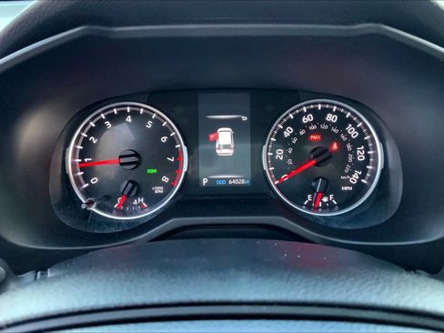 Used 2022 Toyota RAV4 XLE FWD image 25