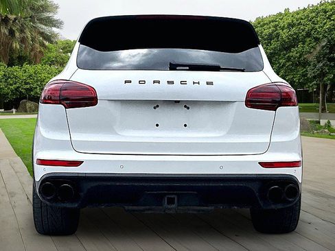 Used 2016 Porsche Cayenne AWD/4WD image 3