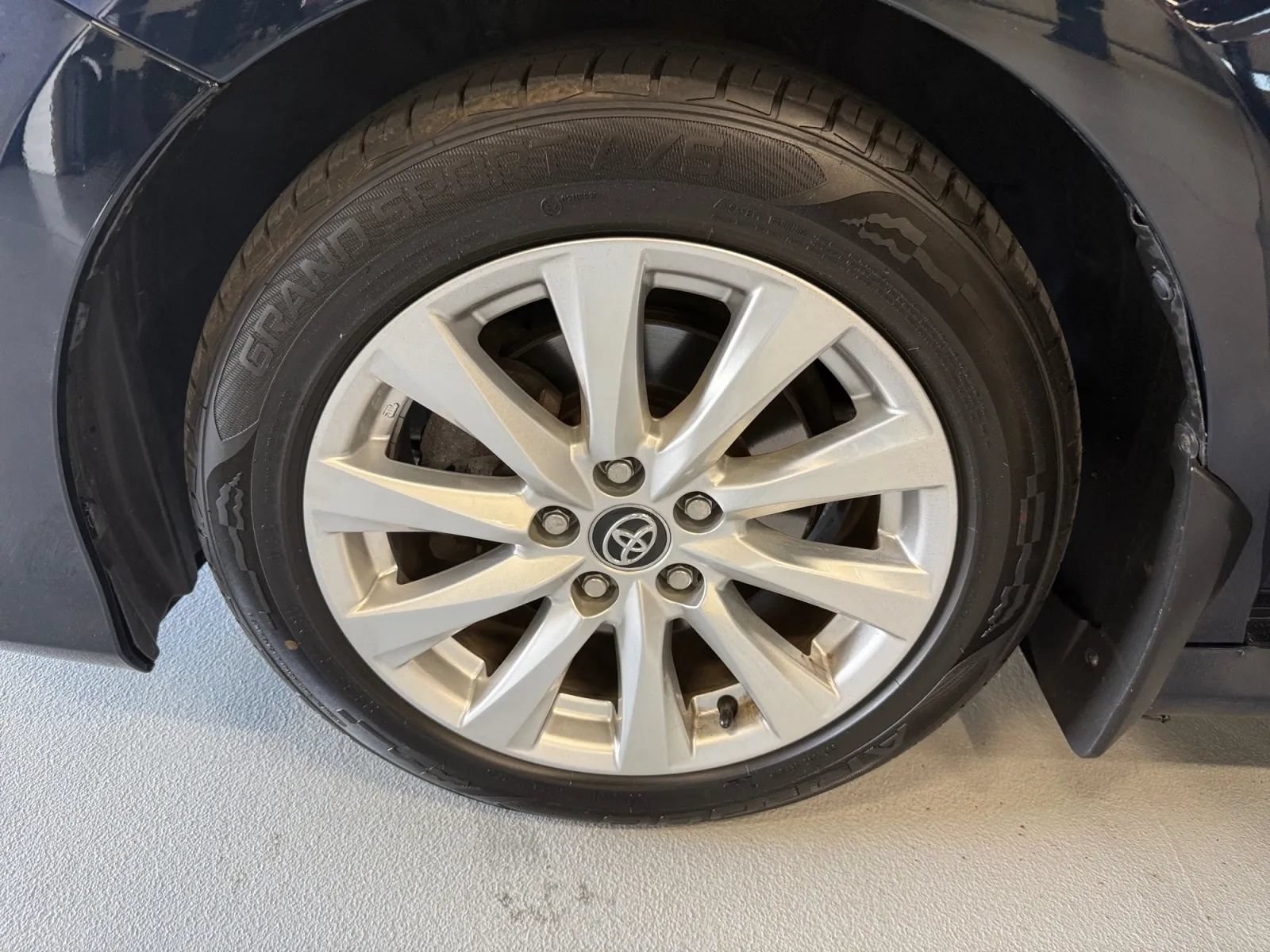 Used 2020 Toyota Camry LE FWD image 30