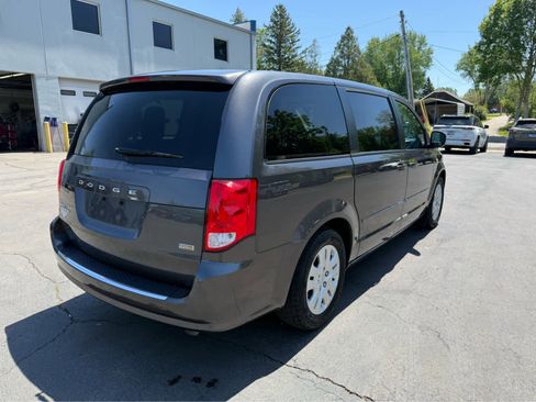 Used 2016 Dodge Grand Caravan SE w/ Quick Order Package 29E SE FWD image 3
