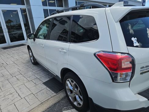 Used 2018 Subaru Forester 2.5i Touring AWD/4WD image 10