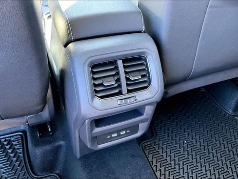 New 2026 Volkswagen Taos SE FWD image 18