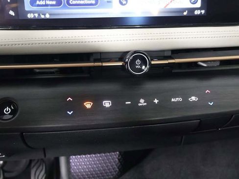 Used 2023 Nissan Ariya AWD image 45