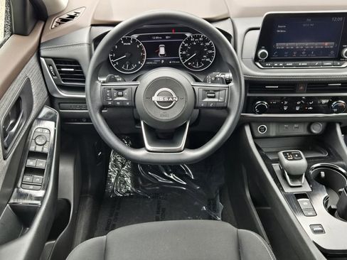 Used 2023 Nissan Rogue S image 12