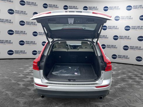 Used 2021 Volvo XC60 T5 Momentum w/ Premium Package AWD/4WD image 11