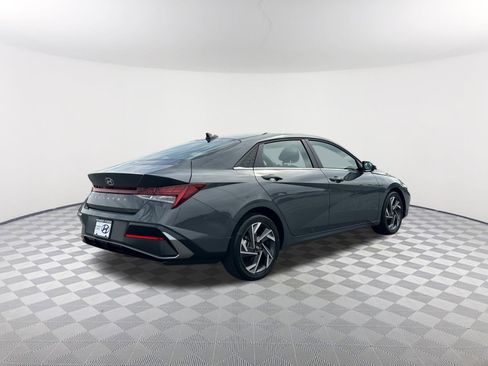 Used 2025 Hyundai Elantra SEL FWD image 5