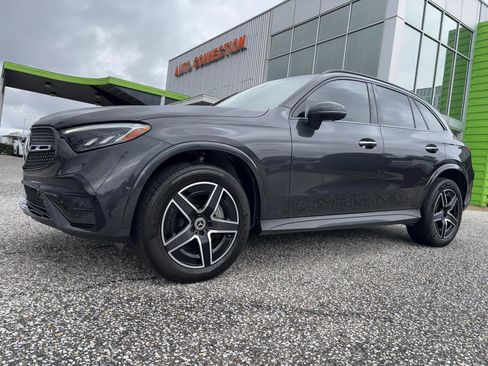 Used 2025 Mercedes-Benz GLC 300 4MATIC image 32