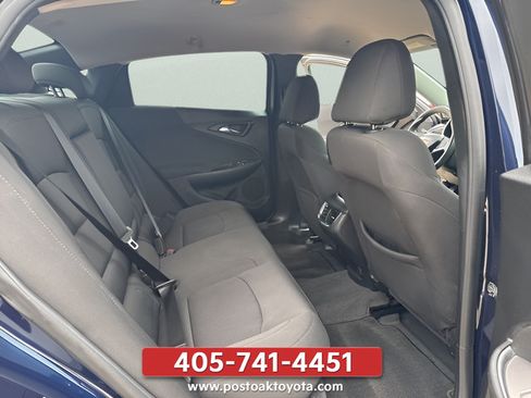Used 2018 Chevrolet Malibu LT FWD image 17