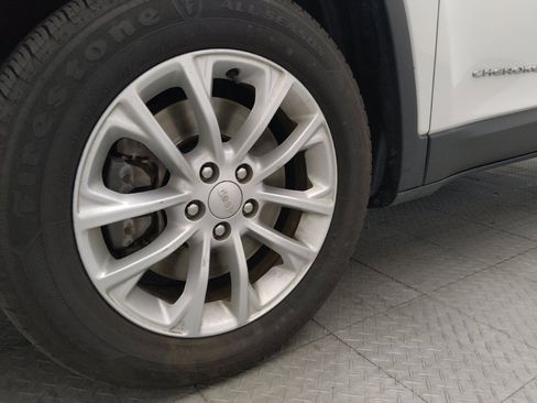 Used 2021 Jeep Cherokee Latitude FWD image 31