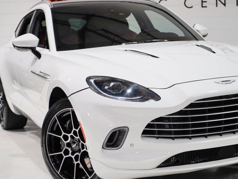 Used 2022 Aston Martin DBX AWD/4WD image 27