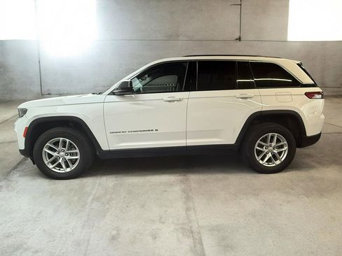 Used 2023 Jeep Grand Cherokee Laredo image 13