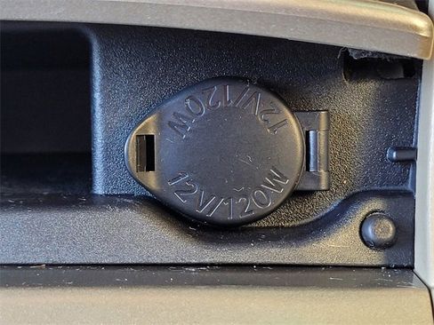 Used 2013 Toyota Highlander FWD image 14