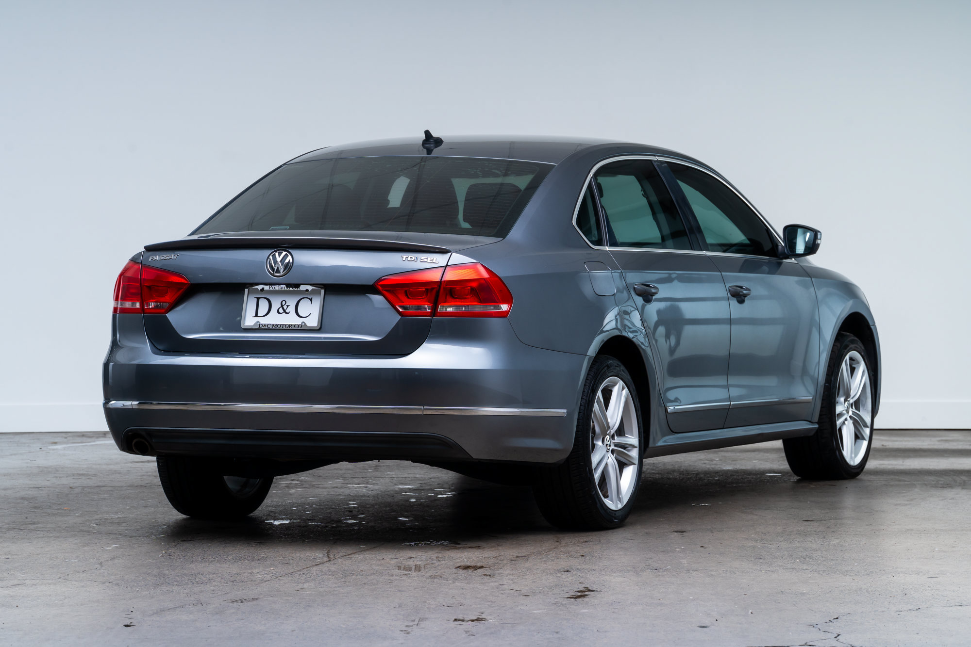 Used 2014 Volkswagen Passat TDI SEL Premium FWD image 6