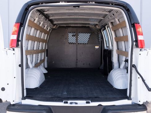 Used 2023 GMC Savana 2500 w/ Driver Convenience Package image 16