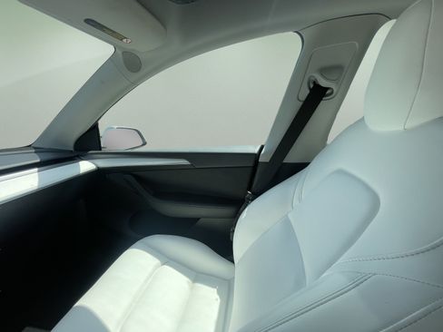Used 2023 Tesla Model Y Long Range AWD/4WD image 26