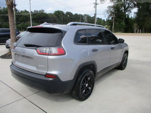 Used 2021 Jeep Cherokee Latitude FWD image 24