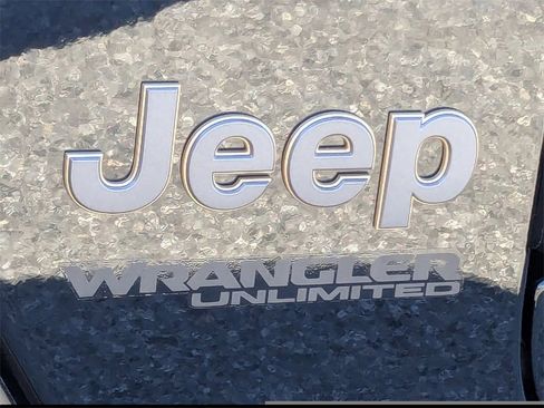 Used 2021 Jeep Wrangler Unlimited Rubicon w/ Dual Top Group image 13