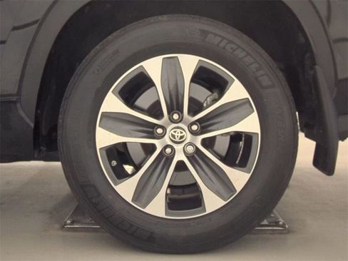 Used 2022 Toyota Highlander XLE image 13