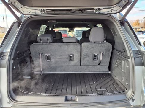 Used 2024 Chevrolet Traverse LT w/ Midnight/Sport Edition image 17