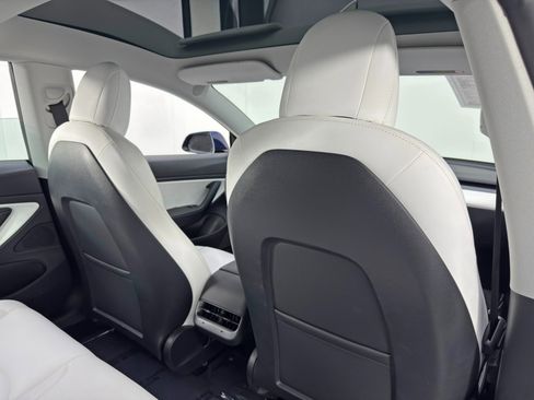 Used 2021 Tesla Model 3 Standard Range Plus image 37